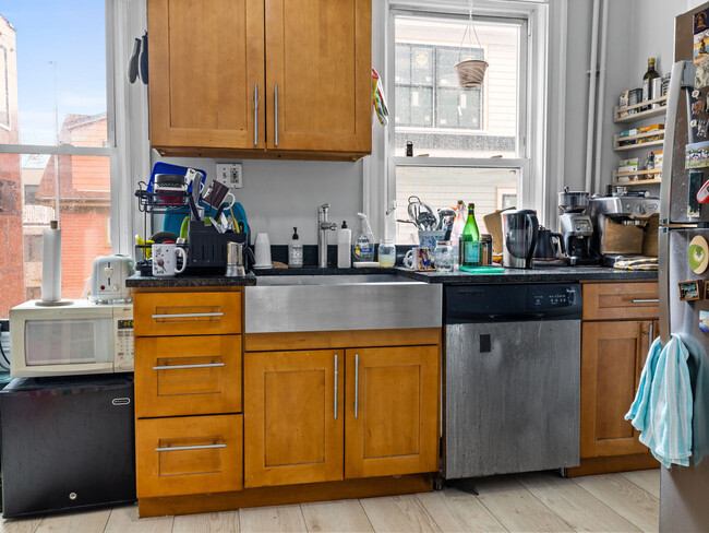 3 Kinnaird St, Unit 3 in Cambridge, MA - Building Photo - Building Photo