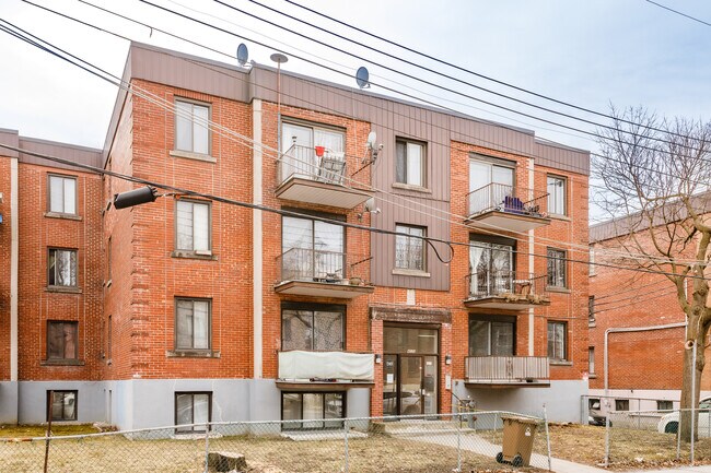 3970 Plamondon Av in Montréal, QC - Building Photo - Building Photo