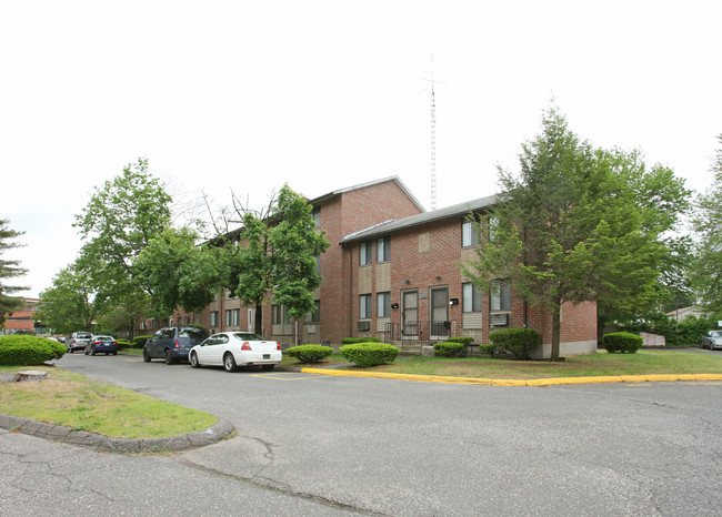 Oak Ridge North in East Hartford, CT - Building Photo - Building Photo