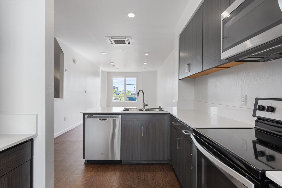 17th Place Townhomes in Bakersfield, CA - Foto de edificio