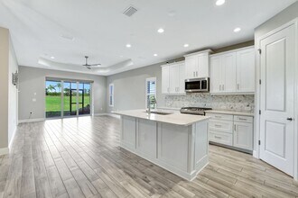 4633 Centaurus Cir in Naples, FL - Building Photo - Building Photo