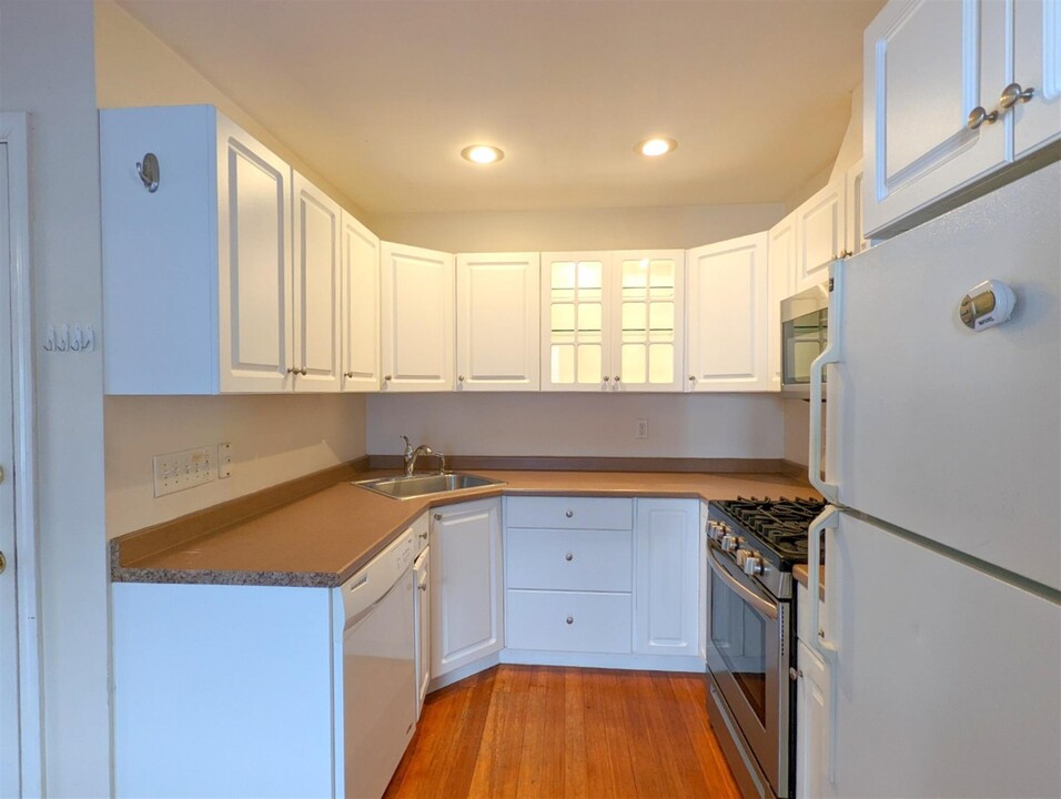 7 Locke St, Unit 2 in Cambridge, MA - Building Photo