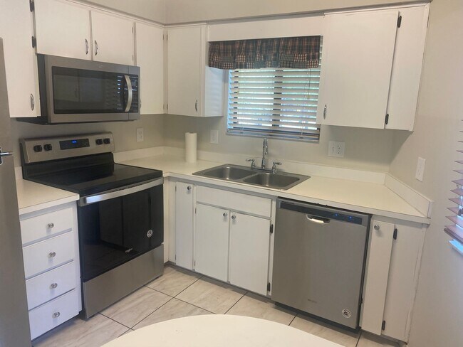 1768 Foxhall Cir in Kissimmee, FL - Building Photo - Building Photo