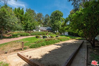 9305 Hazen Dr in Beverly Hills, CA - Building Photo - Building Photo