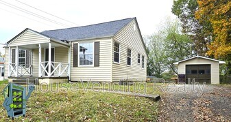 812 Brewster Rd in Alcoa, TN - Building Photo