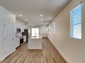 521 Sacred Lotus Pl in Henderson, NV - Foto de edificio - Building Photo