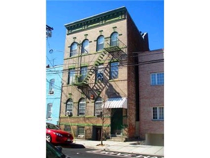 2513 West St in Union City, NJ - Building Photo