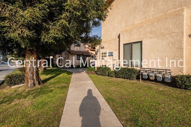 8404 Laborough Dr in Bakersfield, CA - Building Photo - Building Photo