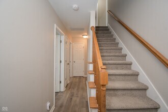 8123 Shottery Terrace in Indianapolis, IN - Foto de edificio - Building Photo