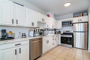 448 Park Dr in Boston, MA - Building Photo