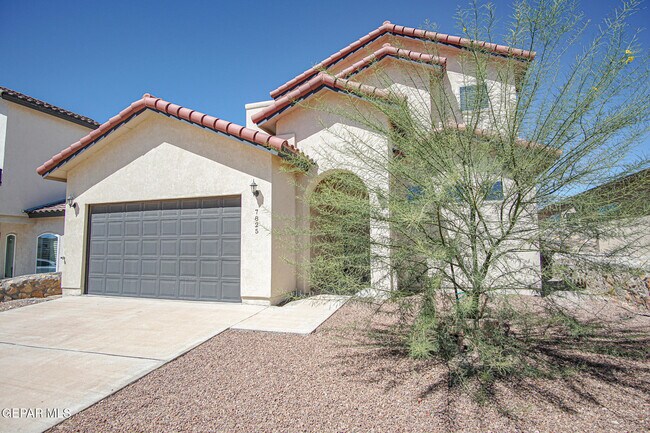 7825 Enchanted View Dr in El Paso, TX - Building Photo - Building Photo