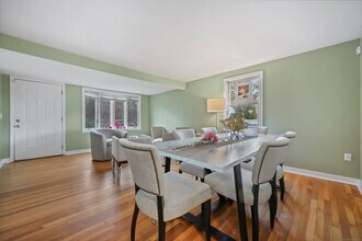 105 Valley Rd in Westport, CT - Building Photo - Building Photo