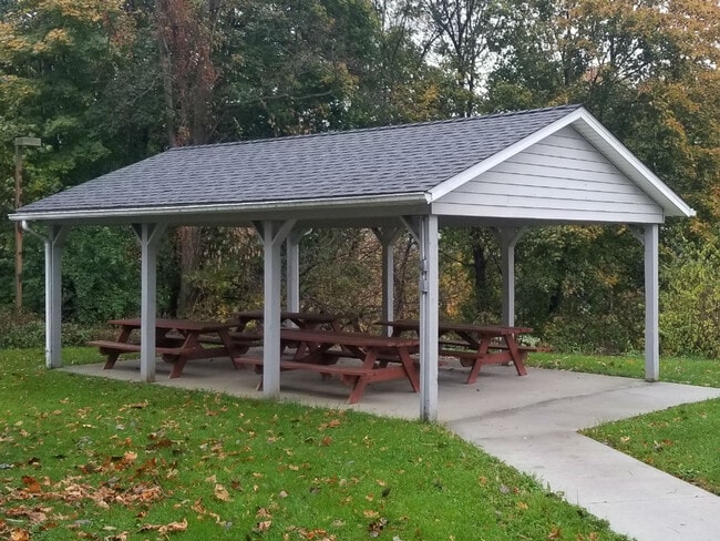 Stone Brook Apartments in West Pittsburg, PA - Building Photo - Building Photo