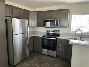 19225 N Cave Creek Rd in Phoenix, AZ - Building Photo - Building Photo