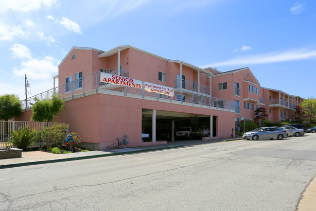 Broadway Manor Apartments in Millbrae, CA - Building Photo - Building Photo