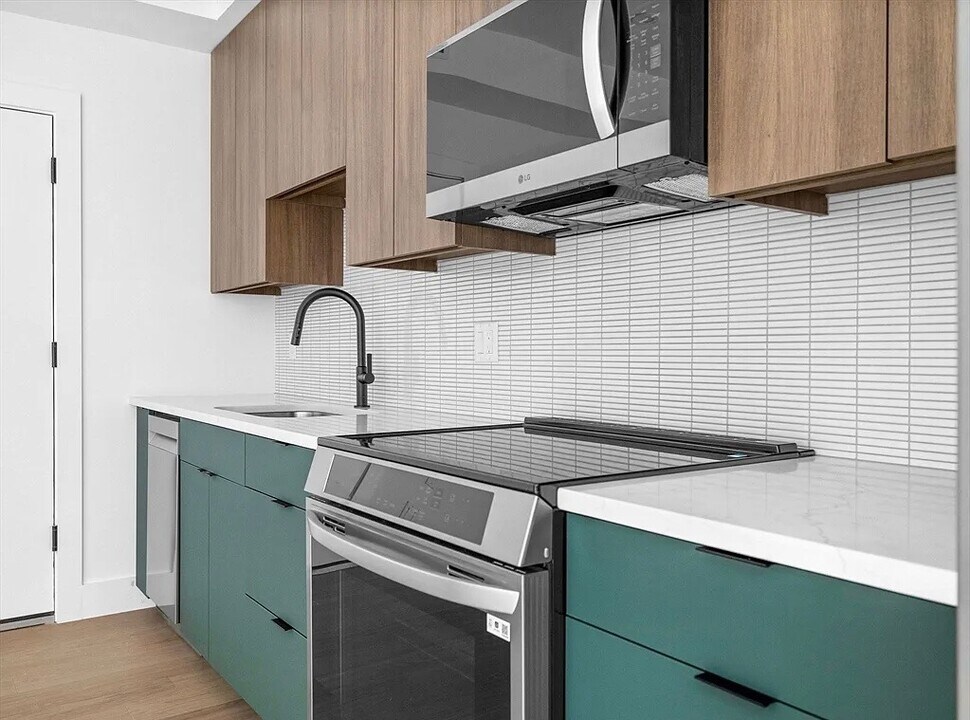 27 Dixwell St in Boston, MA - Building Photo