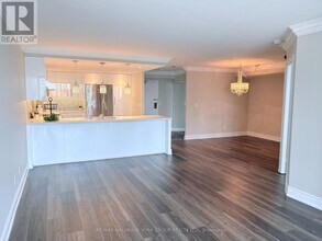 100 Observatory Ln in Richmond Hill, ON - Building Photo - Building Photo