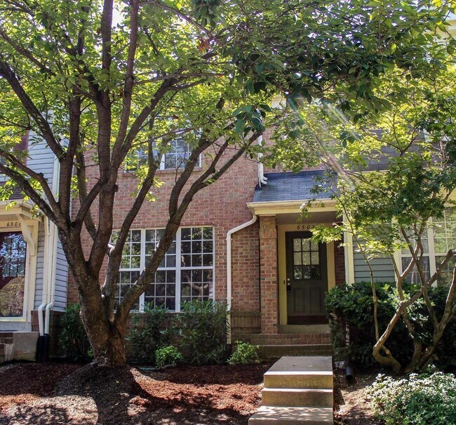 6504 Medinah Ln Rentals in Alexandria, VA