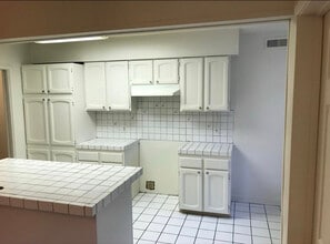 10063 Faywood St in Bellflower, CA - Foto de edificio - Building Photo