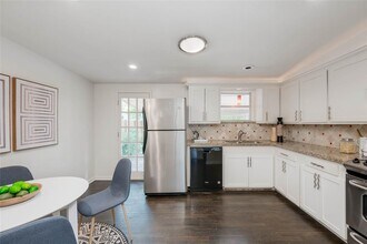 7709 Woodrow Ave in Austin, TX - Building Photo - Building Photo