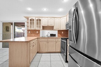 9937 NW 5th Ln in Miami, FL - Foto de edificio - Building Photo