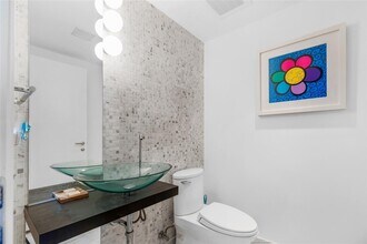 200 Biscayne Boulevard Way, Unit 3912 in Miami, FL - Building Photo - Building Photo