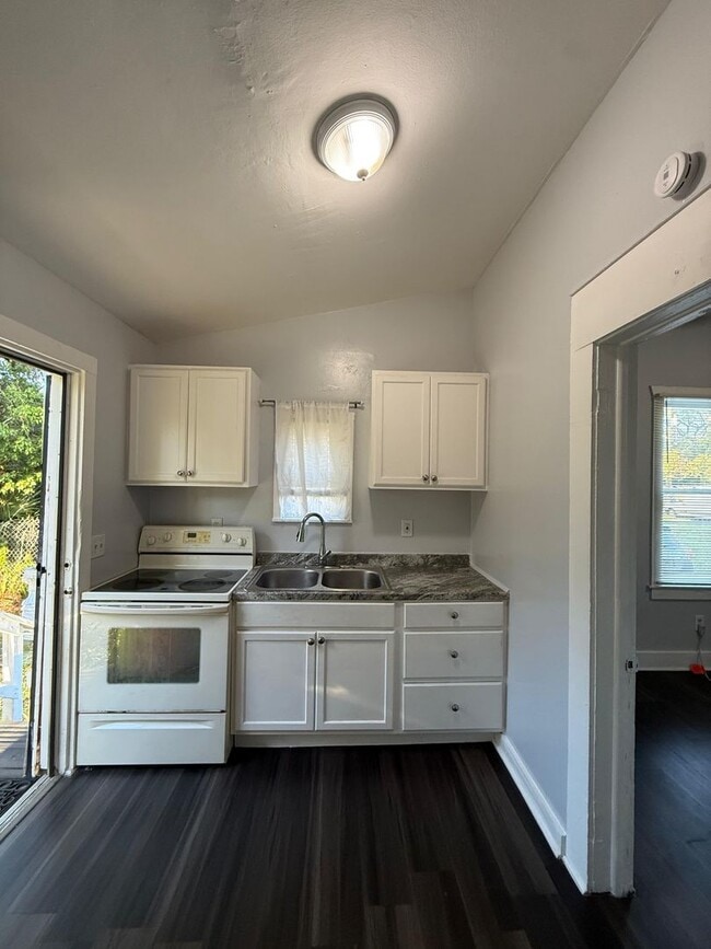 property at 1347 W 5th St