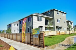 1973 Sky Park Dr in Medford, OR - Building Photo