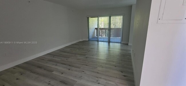 10641 SW 108th Ave in Miami, FL - Building Photo - Building Photo
