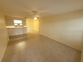 36101 Deer Creek Dr in Zephyrhills, FL - Building Photo - Building Photo