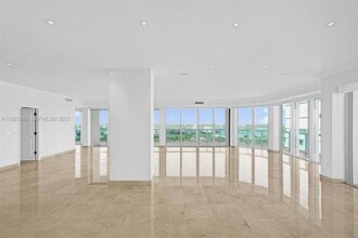 10101 Collins Ave in Bal Harbour, FL - Building Photo - Building Photo