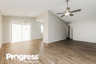 1433 Thistledown Dr in Brandon, FL - Foto de edificio - Building Photo