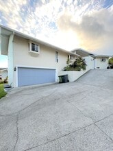 1065 Kalihiwai Pl in Honolulu, HI - Building Photo - Building Photo