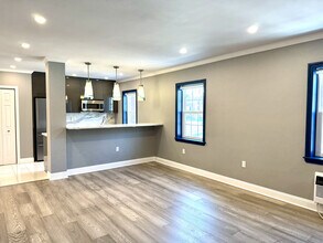 27 Commonwealth Ave, Unit 6 in Chestnut Hill, MA - Foto de edificio - Building Photo