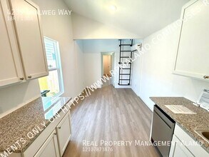 4239 Thalweg Way in San Antonio, TX - Building Photo - Building Photo