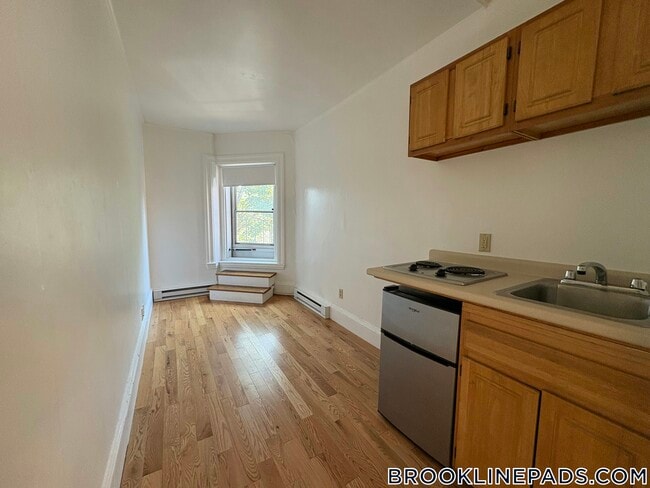 1061 Beacon St in Brookline, MA - Building Photo - Building Photo
