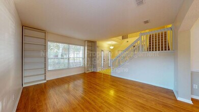 281 Village Green Ave in Jacksonville, FL - Foto de edificio - Building Photo