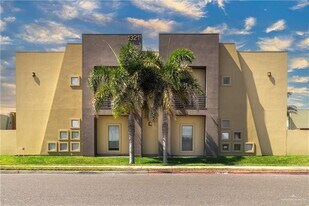12 East St in McAllen, TX - Building Photo