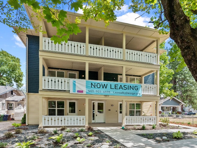 property at 1517 S Grand Blvd