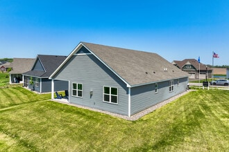 Lennar at Calarosa in Cottage Grove, MN - Foto de edificio - Building Photo