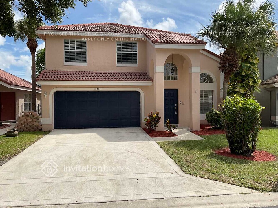 10254 Serene Meadow Dr N in Boca Raton, FL - Building Photo