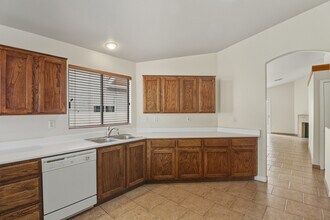 8411 S Green Cedar Dr in Las Vegas, NV - Building Photo - Building Photo