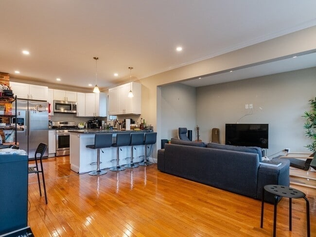 107 Kenrick St in Boston, MA - Building Photo - Building Photo