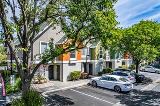 Oakshade Commons in Davis, CA - Foto de edificio - Building Photo
