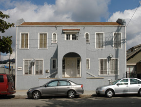 4637 Melbourne Ave in Los Angeles, CA - Foto de edificio - Building Photo