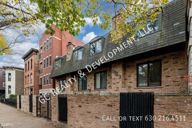 property at 1943 N Hudson Ave