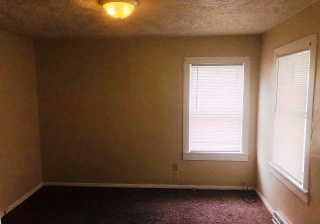 706 W Graham St in Bloomington, IL - Foto de edificio - Building Photo