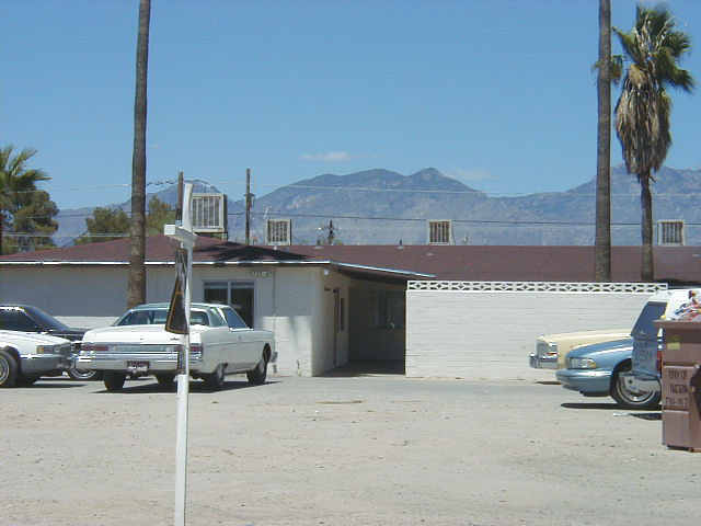 5735-5747 E 28th St in Tucson, AZ - Foto de edificio - Building Photo