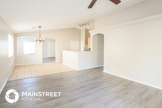 9016 W Pinchot Ave in Phoenix, AZ - Foto de edificio - Building Photo