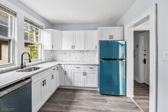 27 Berkeley Pl in Bloomfield, NJ - Building Photo - Building Photo